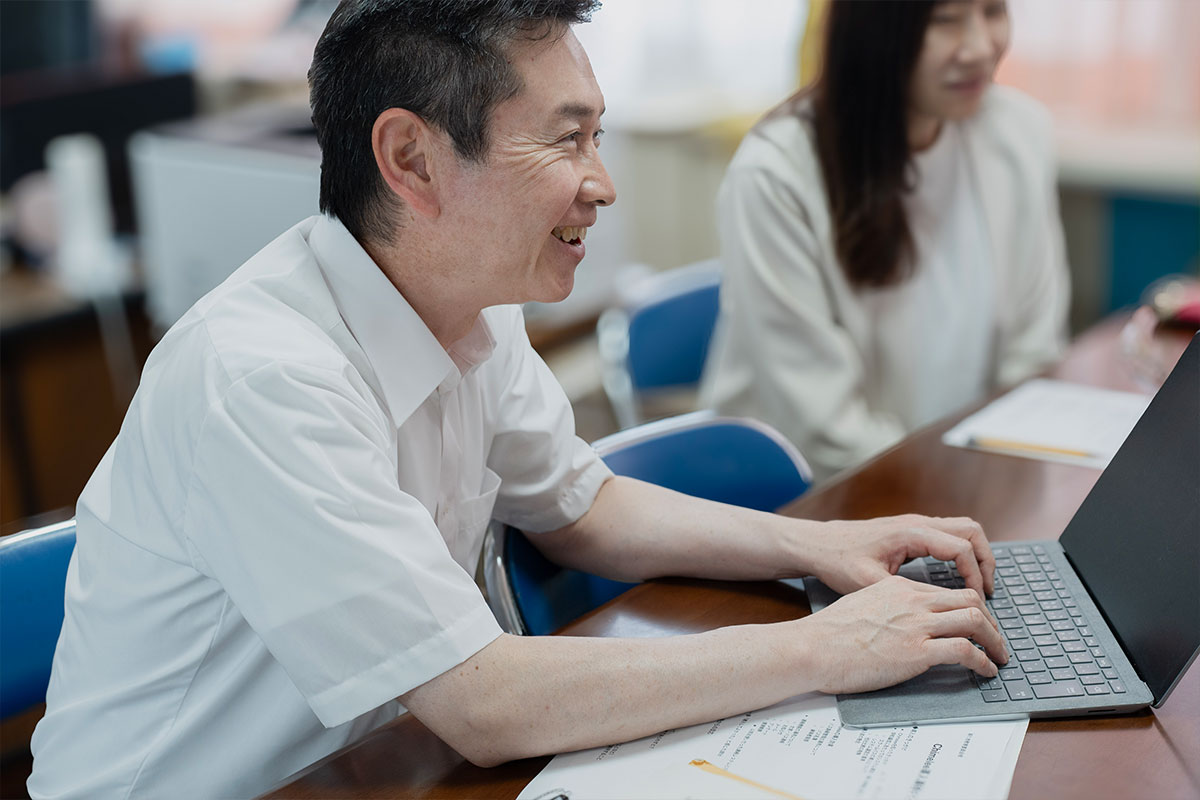 電話対応が大幅減。お知らせ配信のフル活用で、600名規模の連絡体制をスマートに