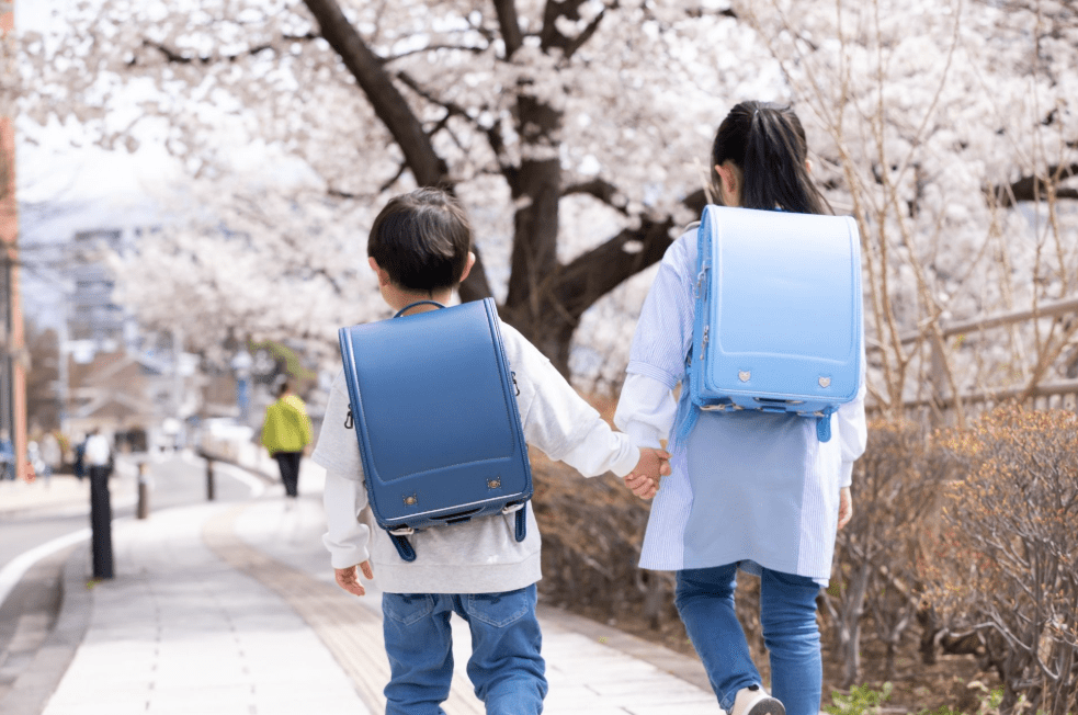 まずは、学童における慣らし期間の考え方や一般的な目安を紹介します。
