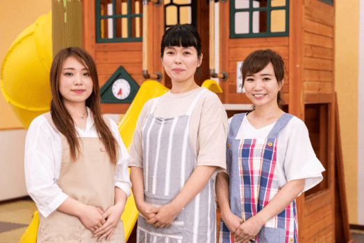 保育士の配置基準は安全確保と、個々の発達に沿った活動をするために、年齢別に分かれています。ここからは、主に認可保育所の配置基準について解説します。