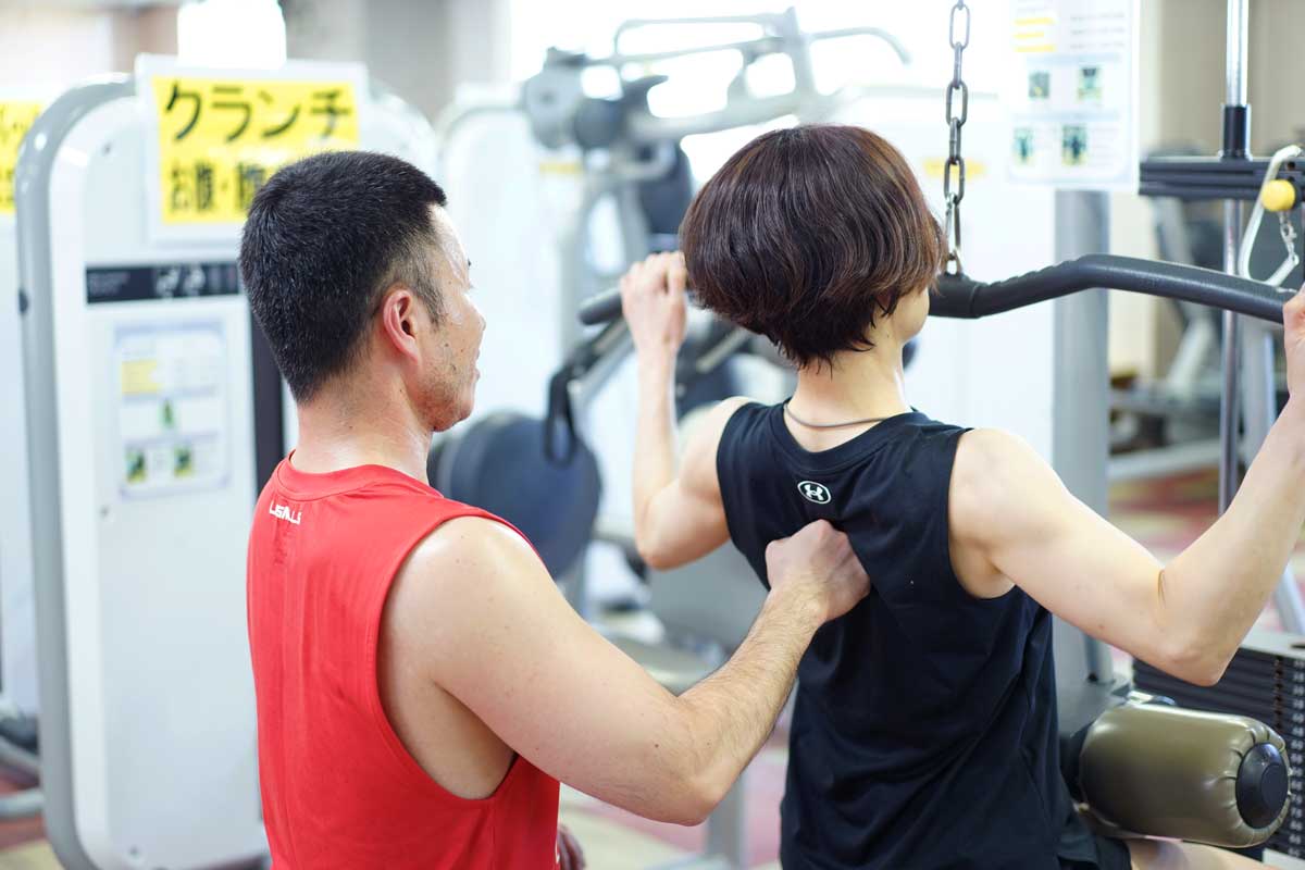 成人の会員様のジム利用者の様子。