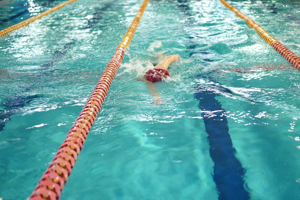 2025年3月リニューアルした25m×6コースのプールは、超マイナスイオン水を採用しています。塩素による刺激臭・目や皮膚への刺激・ダメージも少ない清潔で透明度の高いプールです。